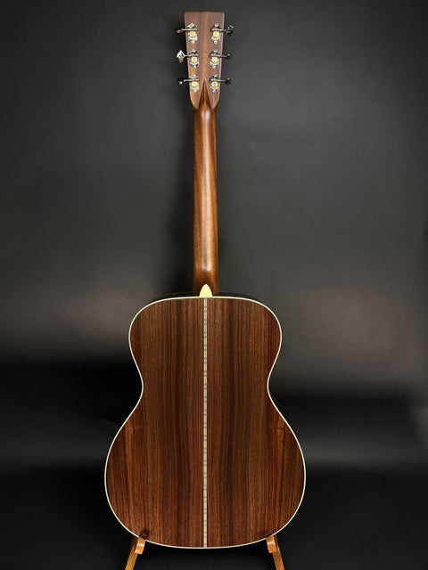 Martin OM-28 -