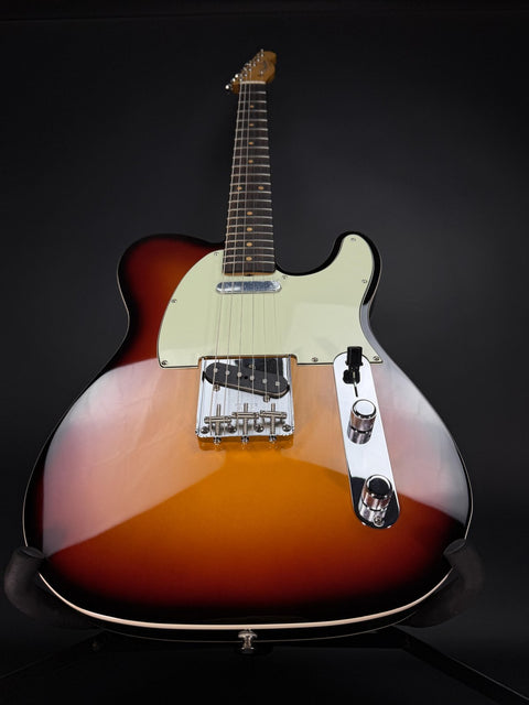 Fender Limited Edition Vintera III Early '60s Custom Telecaster - 3-Color Sunburst -