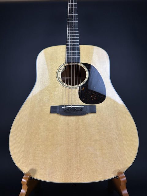 Martin D-18E -