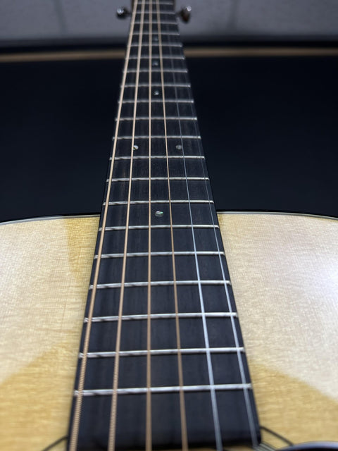 Martin D-18E -