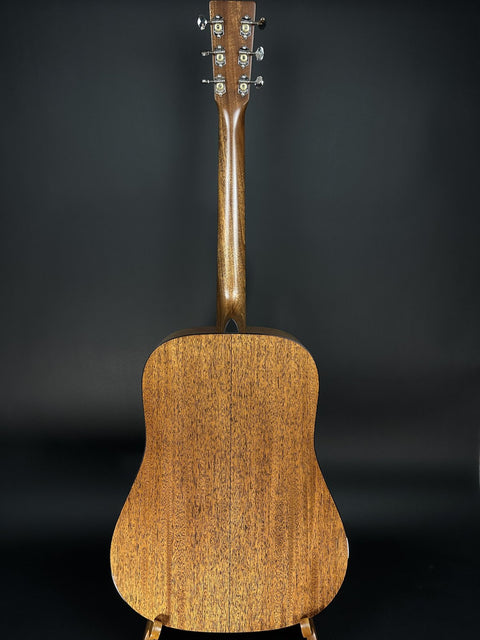 Martin D-18E -