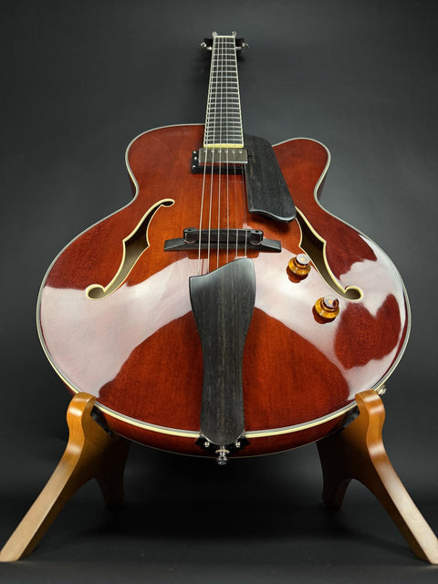 Eastman AR503CE Archtop Classic Finish -