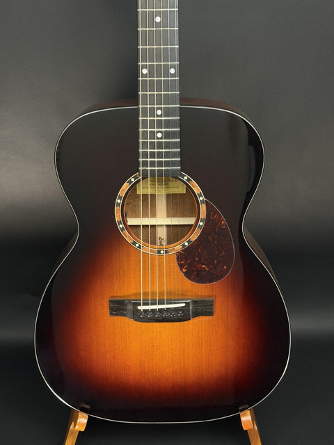 Eastman E2OM-DLX-SB -