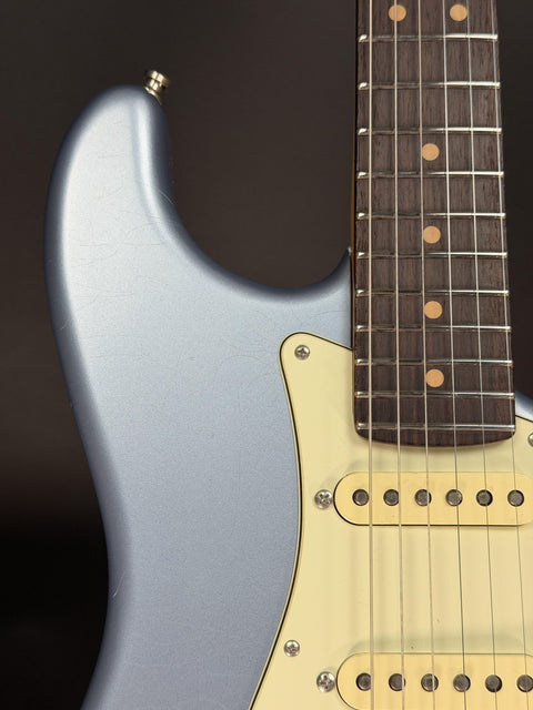 Fender Ultra Luxe Vintage '60s Stratocaster - Ice Blue Metallic -