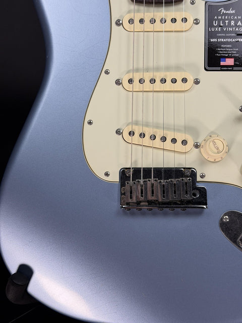 Fender Ultra Luxe Vintage '60s Stratocaster - Ice Blue Metallic -