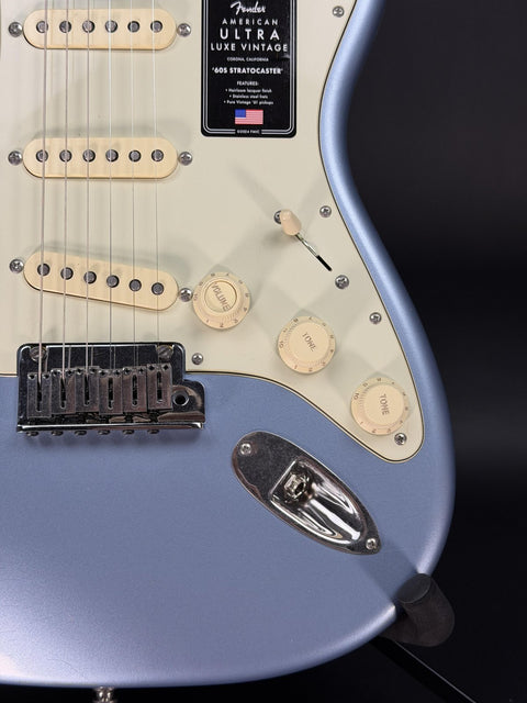 Fender Ultra Luxe Vintage '60s Stratocaster - Ice Blue Metallic -