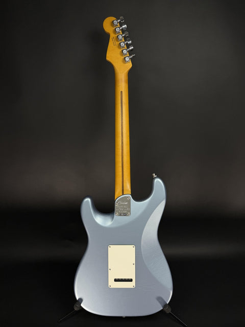 Fender Ultra Luxe Vintage '60s Stratocaster - Ice Blue Metallic -