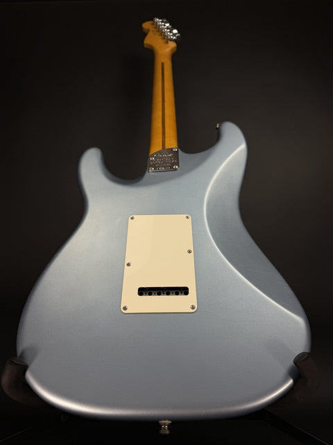 Fender Ultra Luxe Vintage '60s Stratocaster - Ice Blue Metallic -