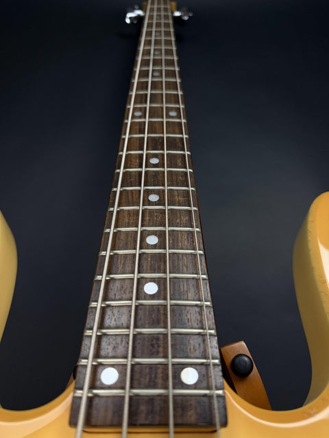 Vintage Hondo II Professional Longhorn 4-String Bass - Creme Burst -
