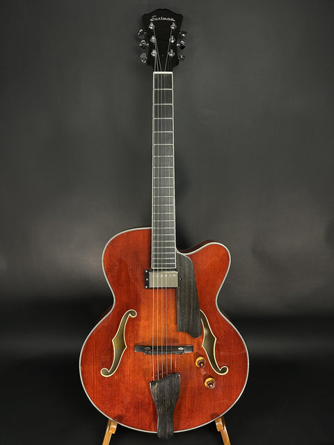 Eastman AR503CE Archtop Classic Finish -