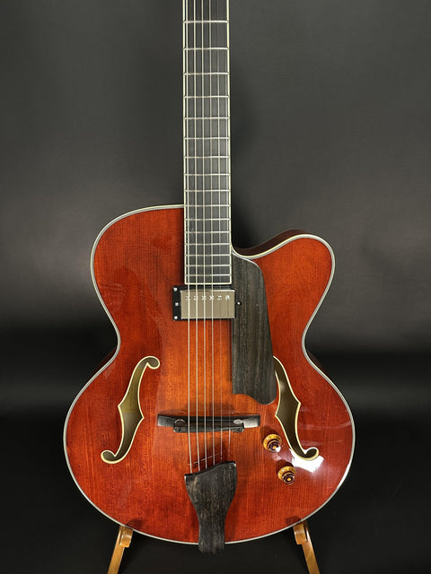 Eastman AR503CE Archtop Classic Finish -