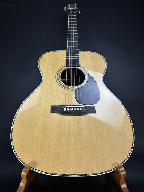 Martin OM-28 -