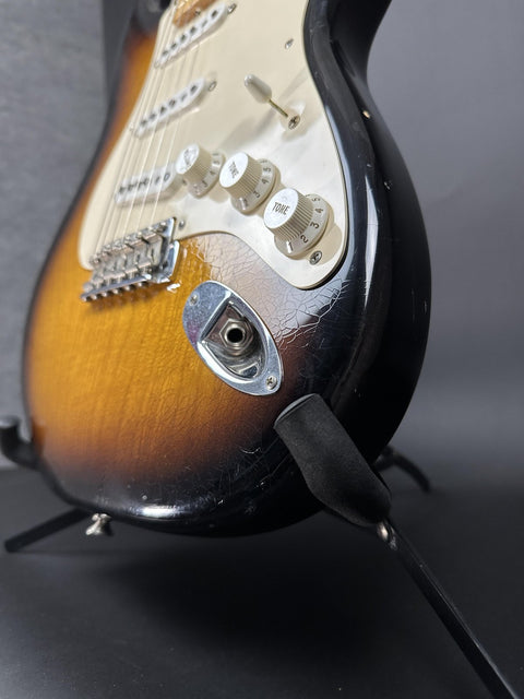 Pre-Owned Fender Custom Shop Masterbilt Chris Fleming 1956 Stratocaster - 3-Color Sunburst -