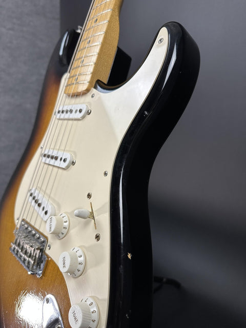 Pre-Owned Fender Custom Shop Masterbilt Chris Fleming 1956 Stratocaster - 3-Color Sunburst -