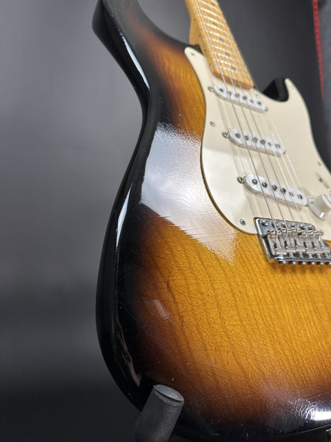 Pre-Owned Fender Custom Shop Masterbilt Chris Fleming 1956 Stratocaster - 3-Color Sunburst -