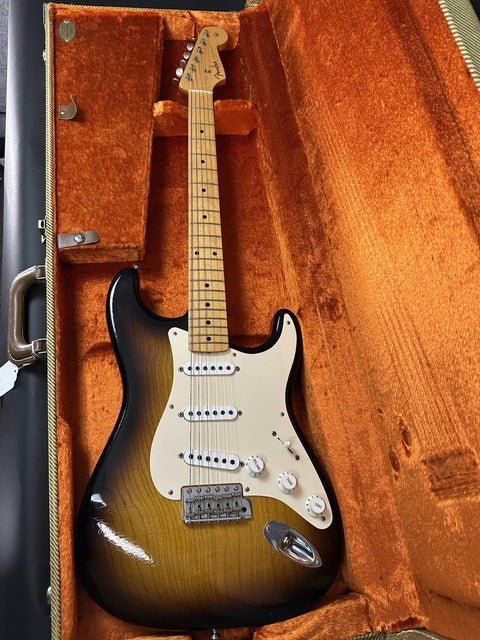 Pre-Owned Fender Custom Shop Masterbilt Chris Fleming 1956 Stratocaster - 3-Color Sunburst -
