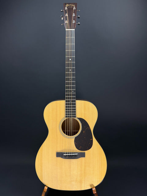 Martin 000-18