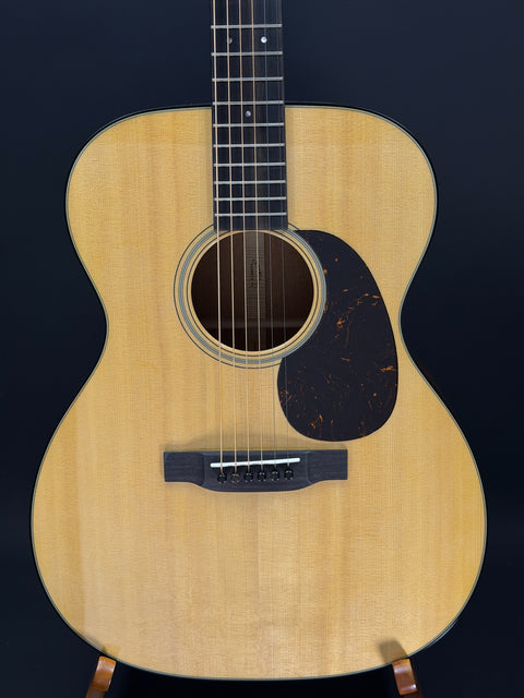 Martin 000-18